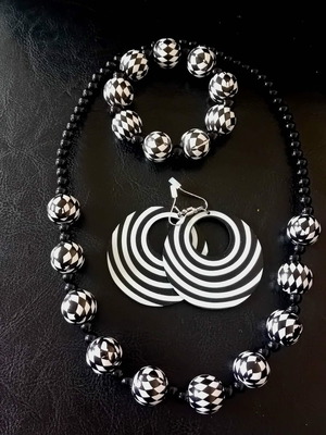 Jewelry set necklace, earrings and bracelet new, black and white