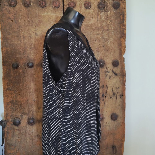 Sleeveless Polka Dot Blouse V-Neck casual chic top large, like new