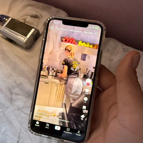 IPhone 11 Pro Max 256 σαν καινούργιο, χρυσαφί με 3 θήκες