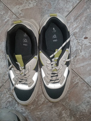 Γυναικεία παπούτσια sneaker Marks & Spencer με χοντρή σόλα σαν καινούργιο, μαύρο και άσπρο