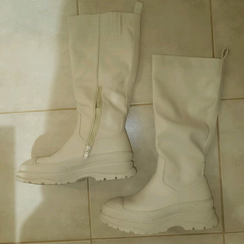 Knee-high boots beige like new, size 38