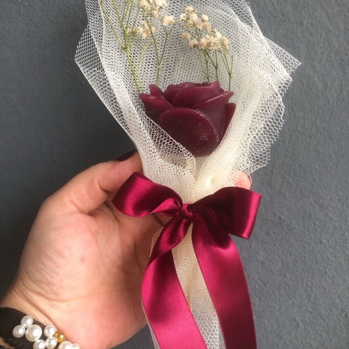 Rose bomboniere new with candle and gypsophila