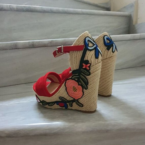 Axe sandals new, size 36, red platform