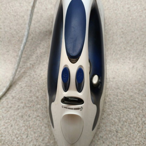 Lervia clothes iron used with Drip‑Stop function