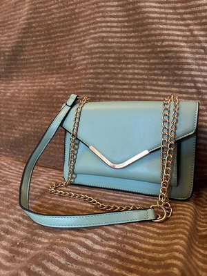 Shoulder bag like new with beautiful color