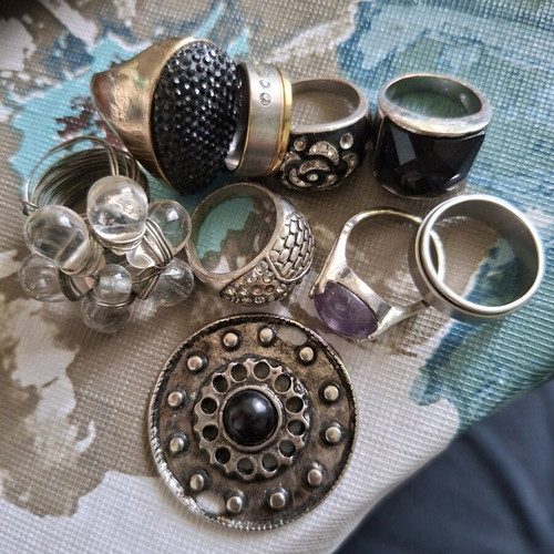 Jewelry set used, rings and pendant