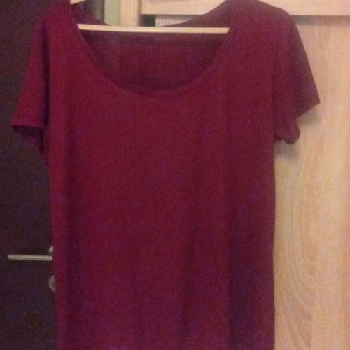 Women's burgundy short-sleeve T-shirt used, size L