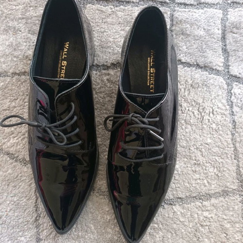 Wall Street patent leather shoes size 39 like new, black