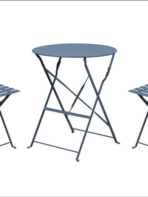 Metal garden set like new with 2 tables and 6 chairs