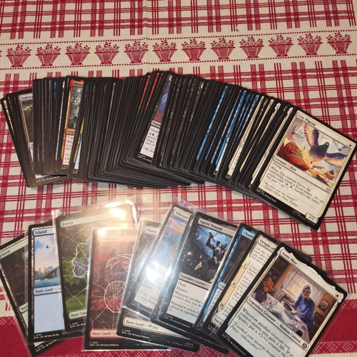 MTG Spiderman card pack like new with 110 single cards