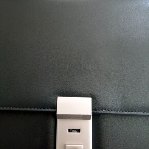 Wall Street leather briefcase hand/shoulder like new, black