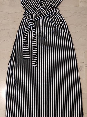 Hailys long striped black and white dress like new, size Small