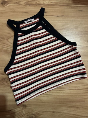 Zara crop top σαν καινούργιο, μέγεθος M, μαύρο και κόκκινο