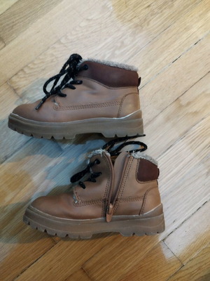 Zara kids boots used, brown size 24 with warm fur lining