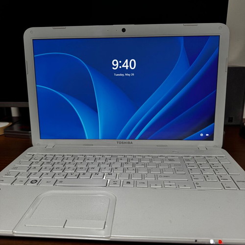 Toshiba Satellite C855 laptop used, Intel Pentium, 15.6 inch HD screen