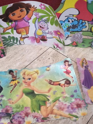 Girl placemats set of 5 like new