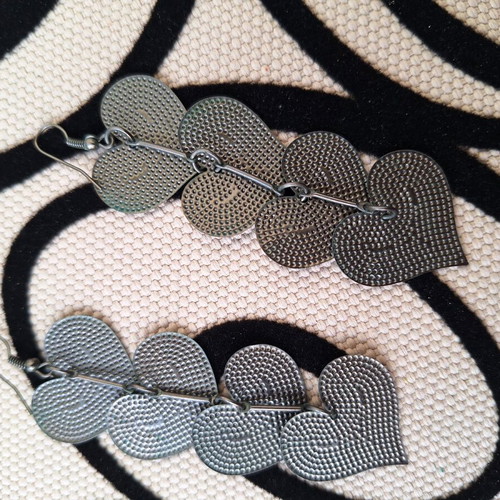 Metal heart earrings like new, gray