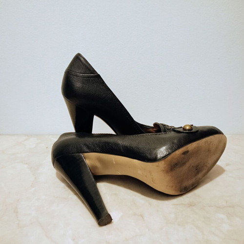Nine West leather black pumps with gold details used