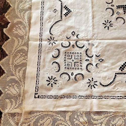 Tablecloth with handmade 25cm lace, new, size 180x180