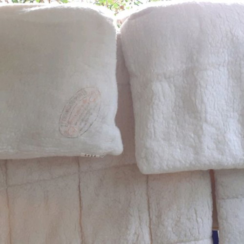 Woolen Bedding Set And Pillow 100% New