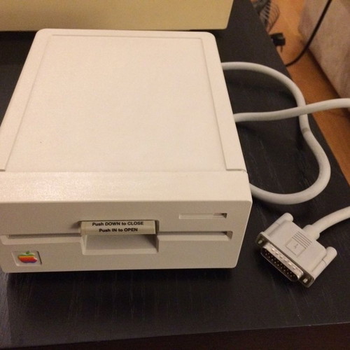 Apple 5.25 Drive for floppy disks used, model A9M0107, 1986