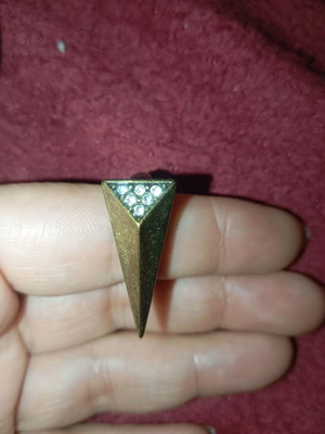 Ring used with unique design, white and gold colors