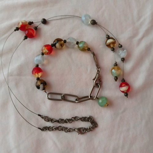 Boho necklace and bracelet set like new with glass beads