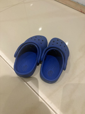 Crocs slippers used, size 5, blue