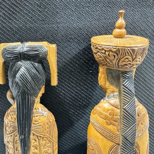 Wooden imperial Chinese figurines like new, pair of 2
