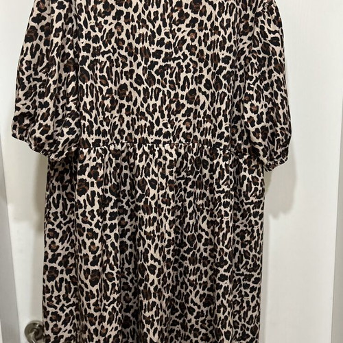 Polyester leopard print dress new, puff sleeves, smock style