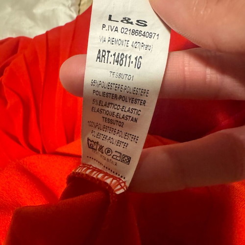 Red dress like new, size Small, pleated fabric