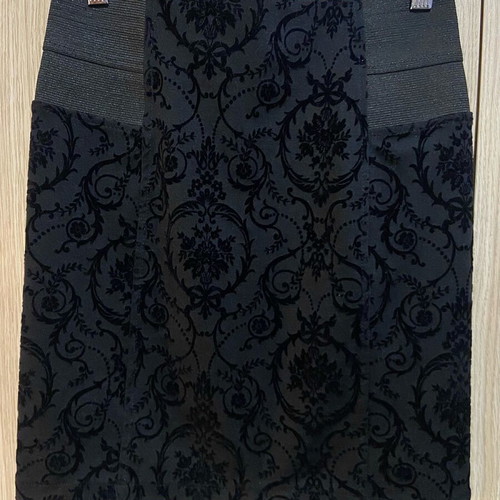 Gothic mini skirt like new, velvet embossed patterns, black