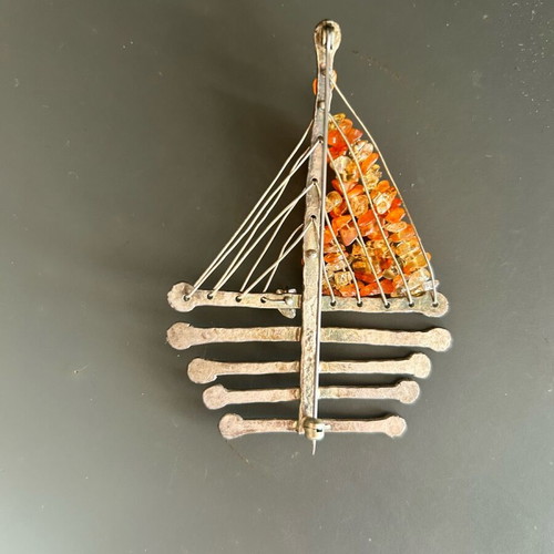 Women's brooch ship-shaped silver with orange stones like new