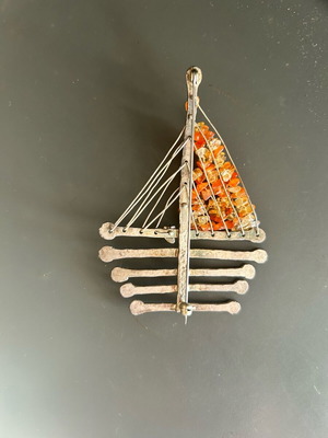 Women's brooch ship-shaped silver with orange stones like new