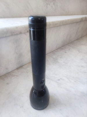 Maglite flashlight 23 cm like new, incandescent bulb, 2 C batteries