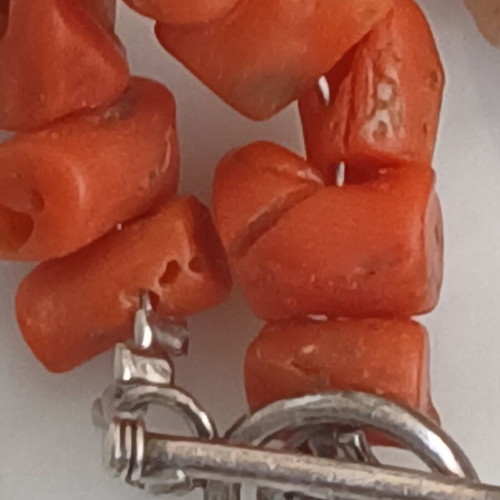 Necklace with large natural coral pieces, 50 cm