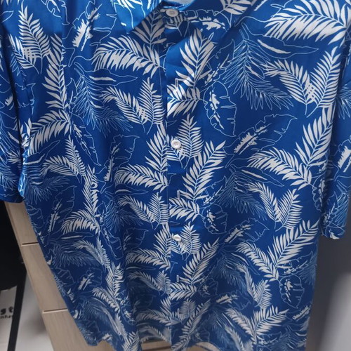 Shirt blue with white leaf pattern like new, size M