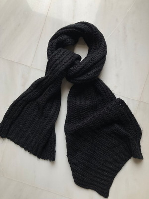 Black knitted scarf like new Asos without labels