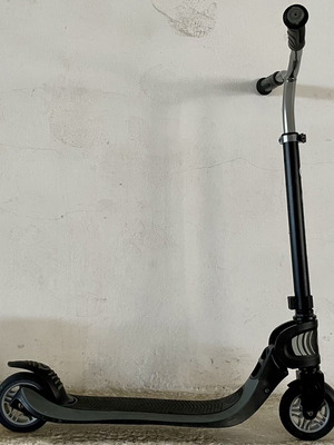 Globber Foldable Flow Scooter used, max load 100kg, ages 7+