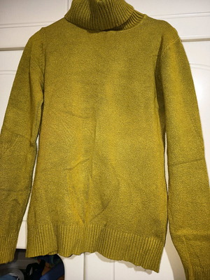 Knitted shirt like new, green, one size