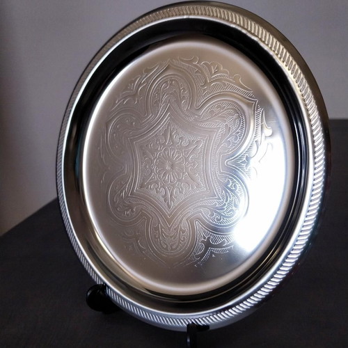 Stainless steel serving plates used, pack of 6, embossed design