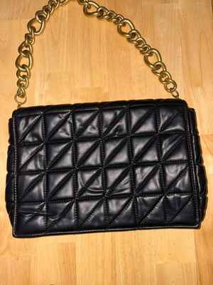 Zara shoulder bag like new, black with gold chain