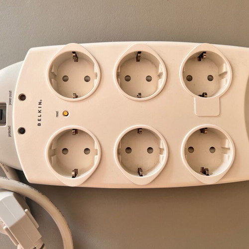 Belkin Surge Protector Power Strip with 6 Schuko Sockets like new