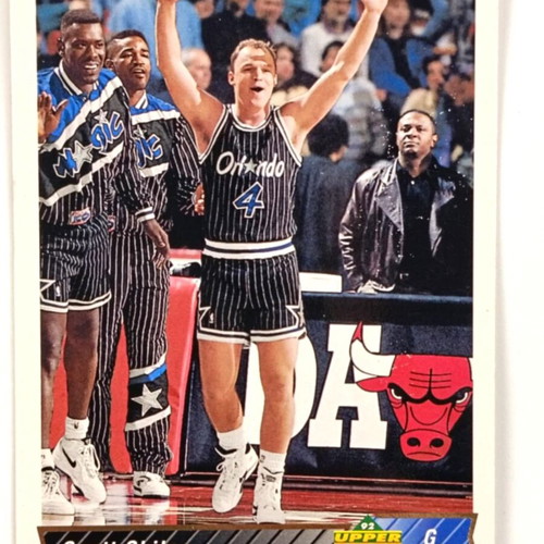 NBA cards from the 1990s like new, 811 pieces