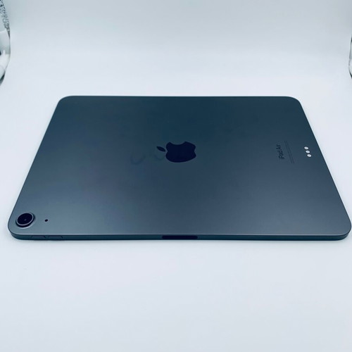 iPad Air 5th Generation 2022 64GB Space Gray Apple used