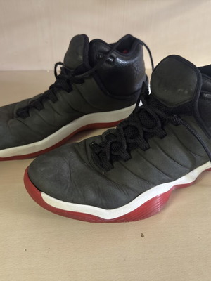 Air Jordan Super.Fly athletic shoes used, size 45, black and red