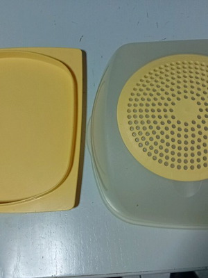 Tupperware cheese container like new