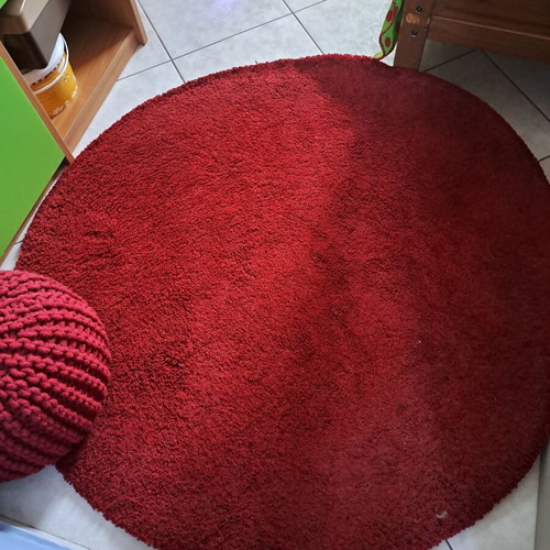 Shaggy red rugs with high pile, 2 rectangular and 1 round