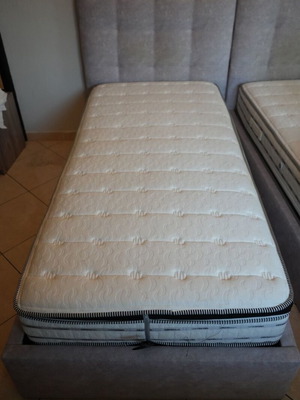 Bed with mechanism like new