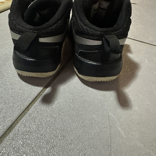 Nike Team Hustle D 8 baby shoes size 23.5, black with silver logo
